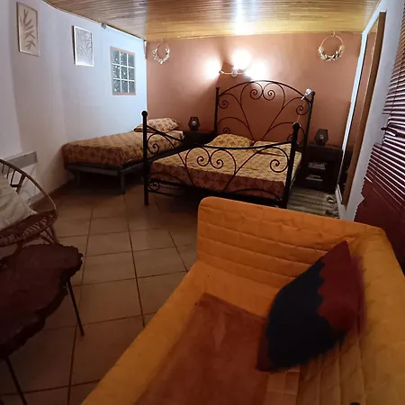 D'hote Les Maisons De Gaia Bed & Breakfast Tuchan